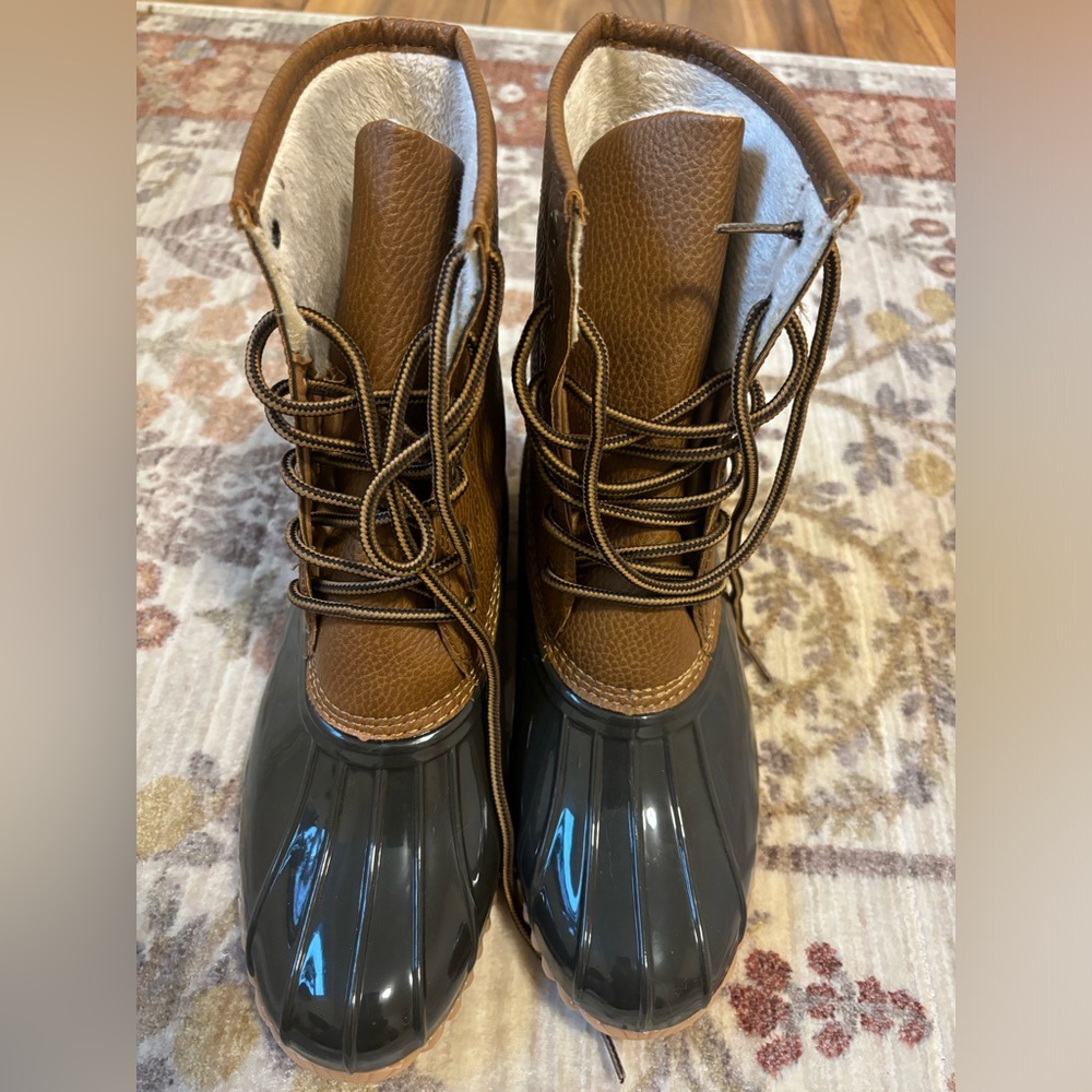NWOB Sporto Dakota Duck Boot size 10M